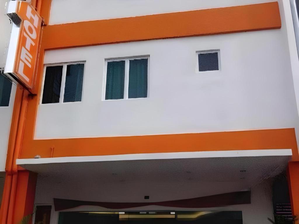 1 Hotel Mahkota Cheras Buitenkant foto